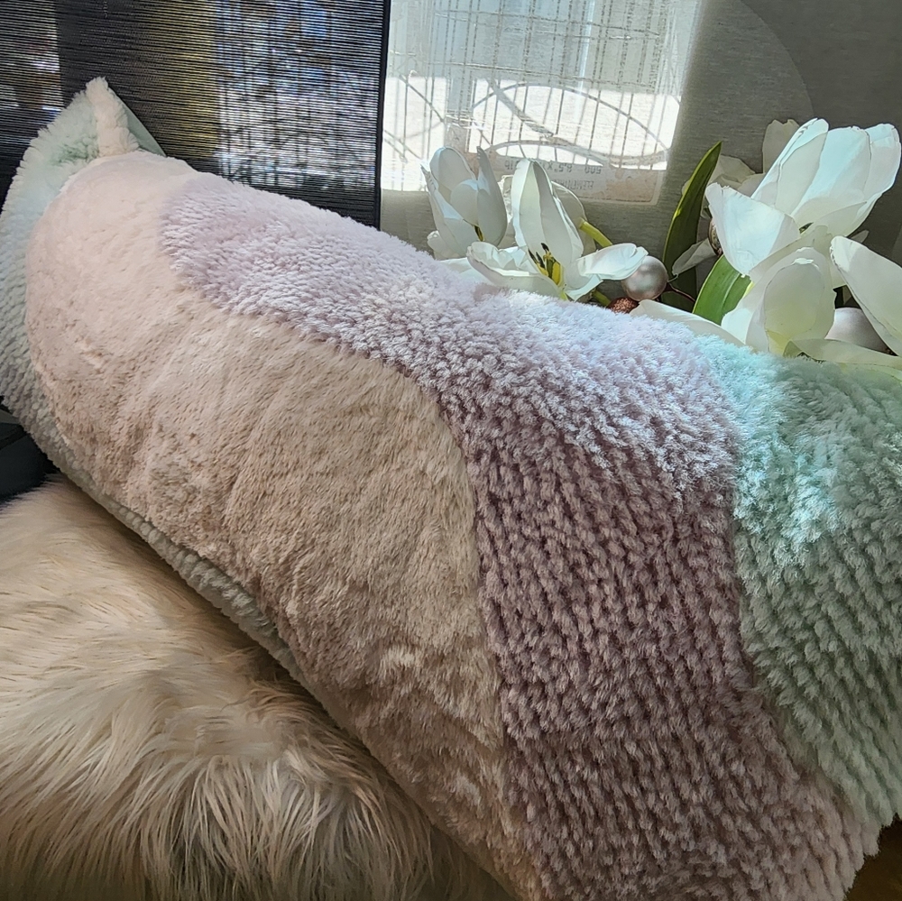 Ugg’s  Manteo Oblong Pillow - Decorative Pillow new